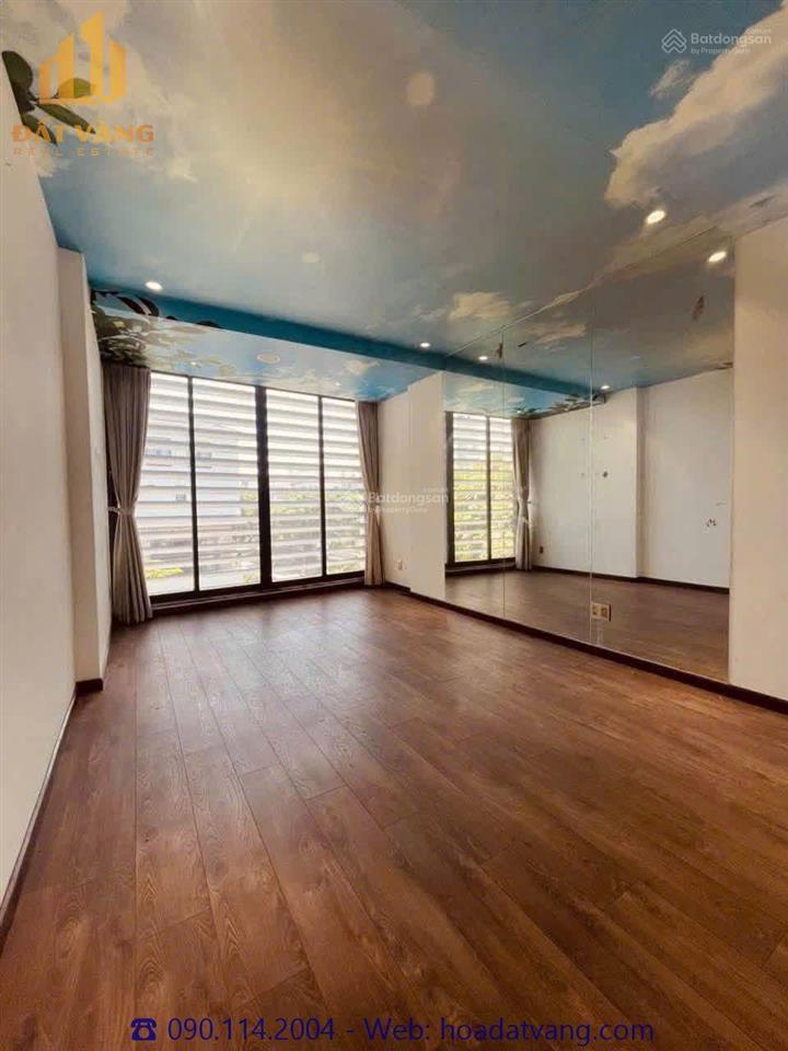Bán tòa nhà văn phòng đẹp xịn, view sông.  xem nhà và đàm phán 0901 142 ***