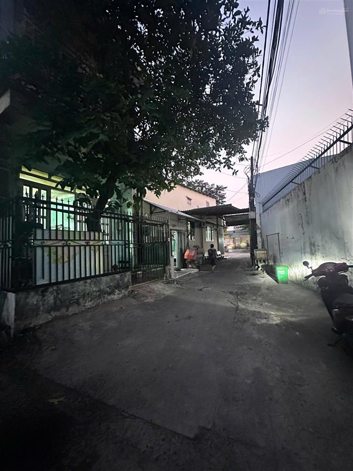 Bán căn nhà đôi 1/ lê lợi giáp vinhomes hóc môn