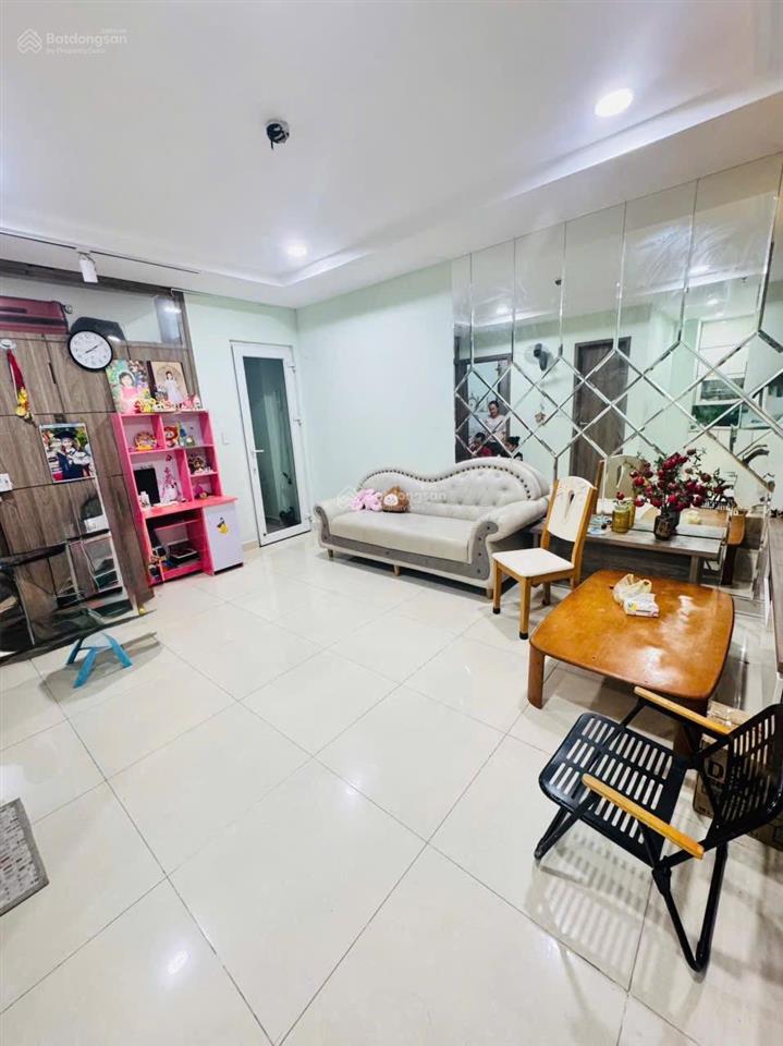 Căn chung cư full nội thất view tầng trung đẹp
