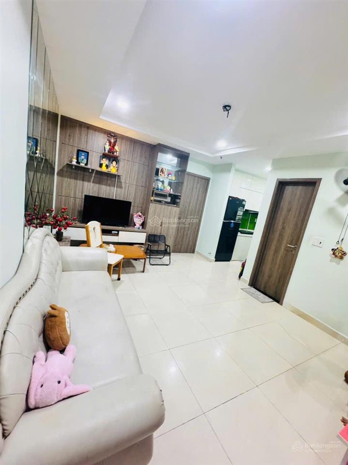 Căn chung cư full nội thất view tầng trung đẹp