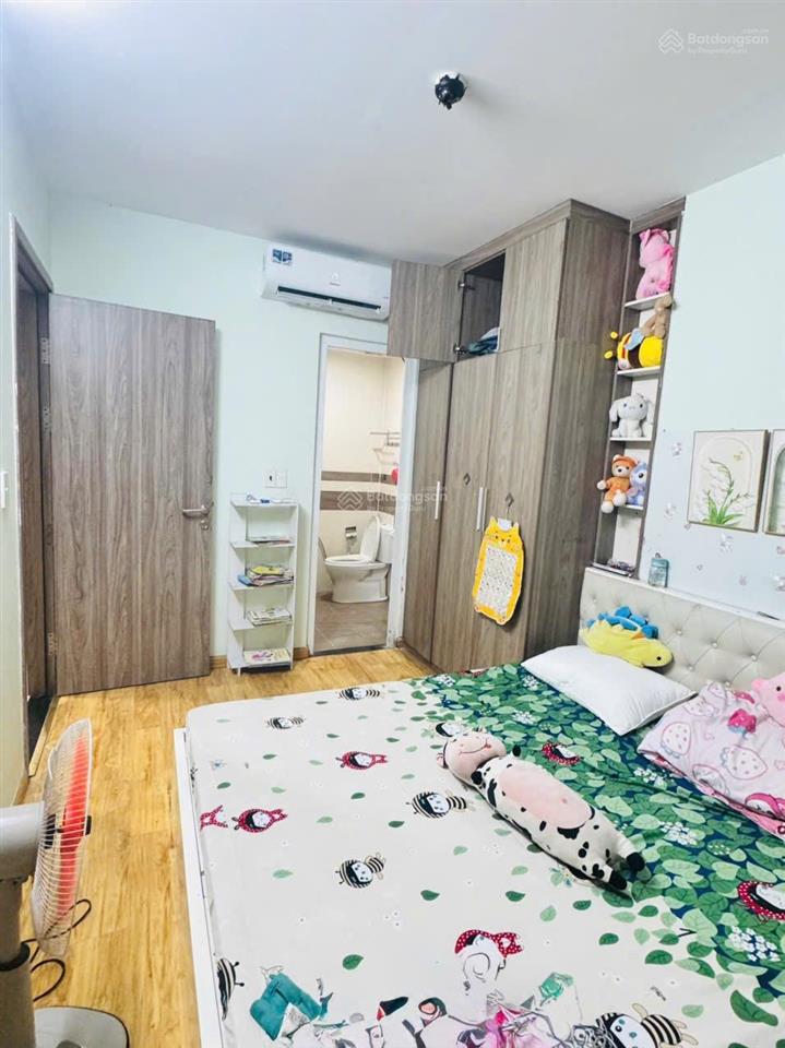 Căn chung cư full nội thất view tầng trung đẹp