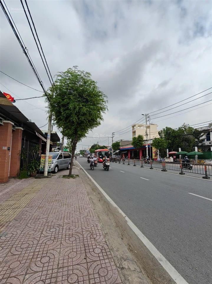 Cho thuê góc 2mt ht43, giáp cổng khu công nghiệp