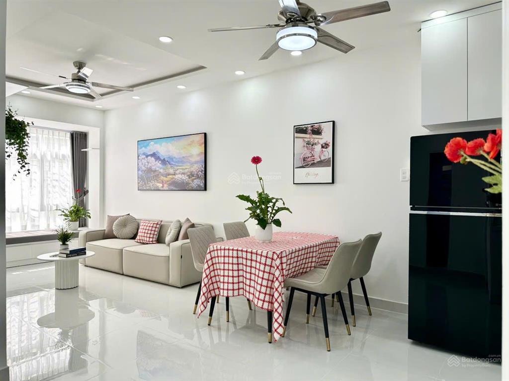 Kẹt tiền bán rất gấp sky garden 2 phú mỹ hưng, 2pn 2wc, lầu 8, giá 5,35 tỷ.  0906 710 *** kim trúc