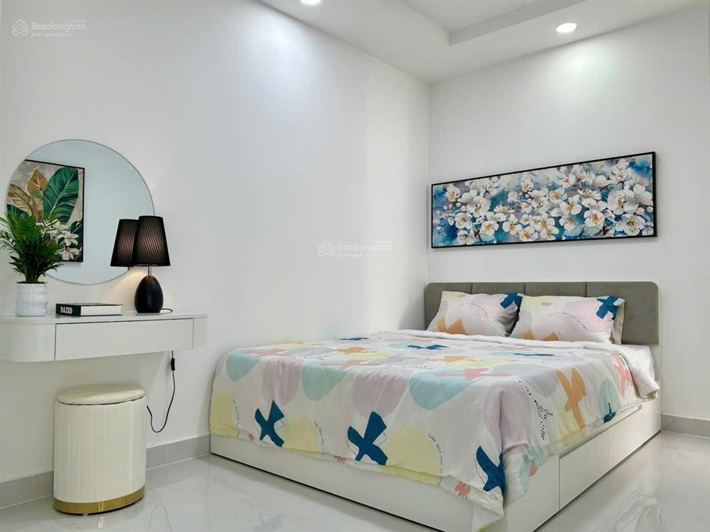 Kẹt tiền bán rất gấp sky garden 2 phú mỹ hưng, 2pn 2wc, lầu 8, giá 5,35 tỷ.  0906 710 *** kim trúc