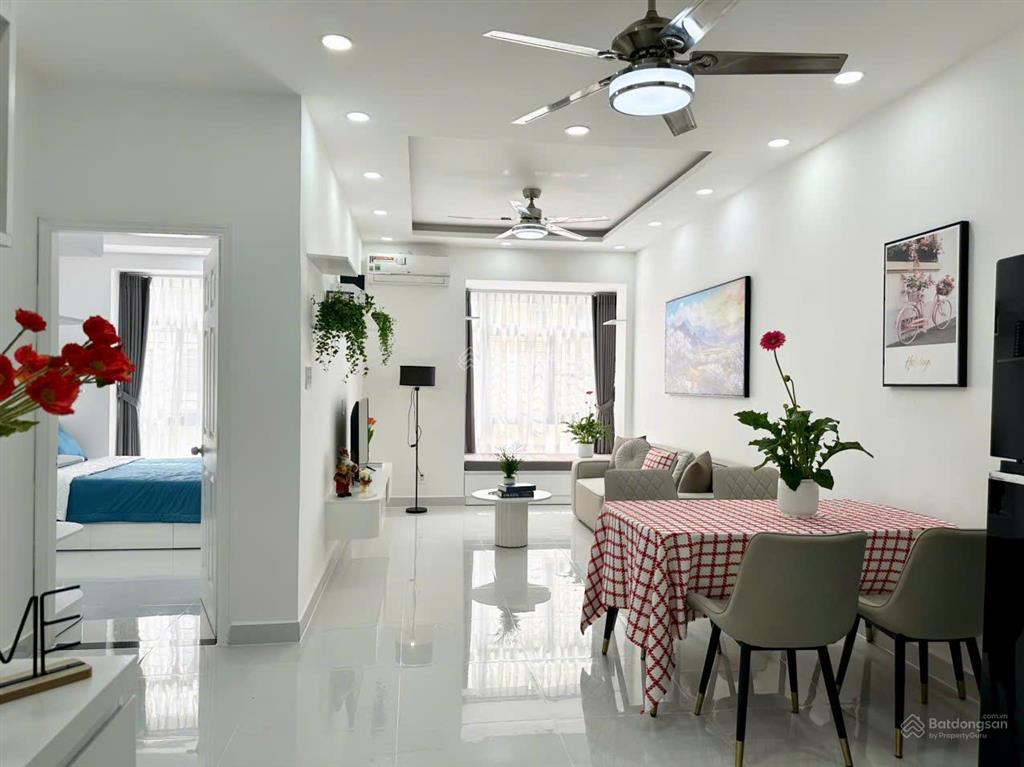 Kẹt tiền bán rất gấp sky garden 2 phú mỹ hưng, 2pn 2wc, lầu 8, giá 5,35 tỷ.  0906 710 *** kim trúc