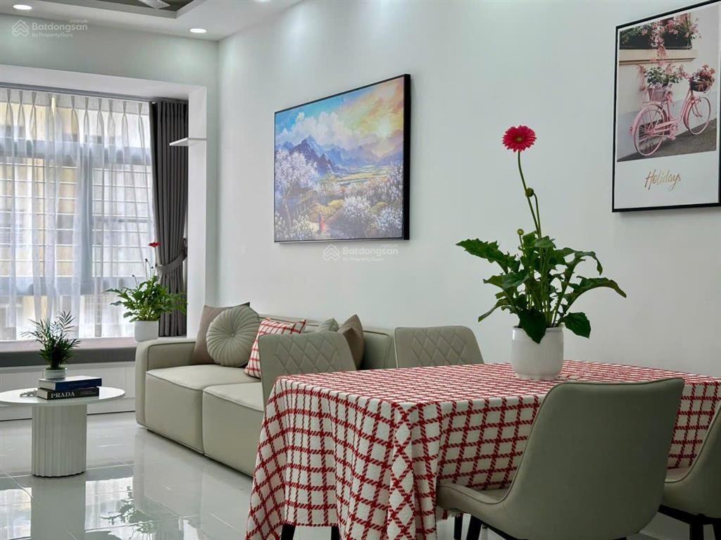 Kẹt tiền bán rất gấp sky garden 2 phú mỹ hưng, 2pn 2wc, lầu 8, giá 5,35 tỷ.  0906 710 *** kim trúc