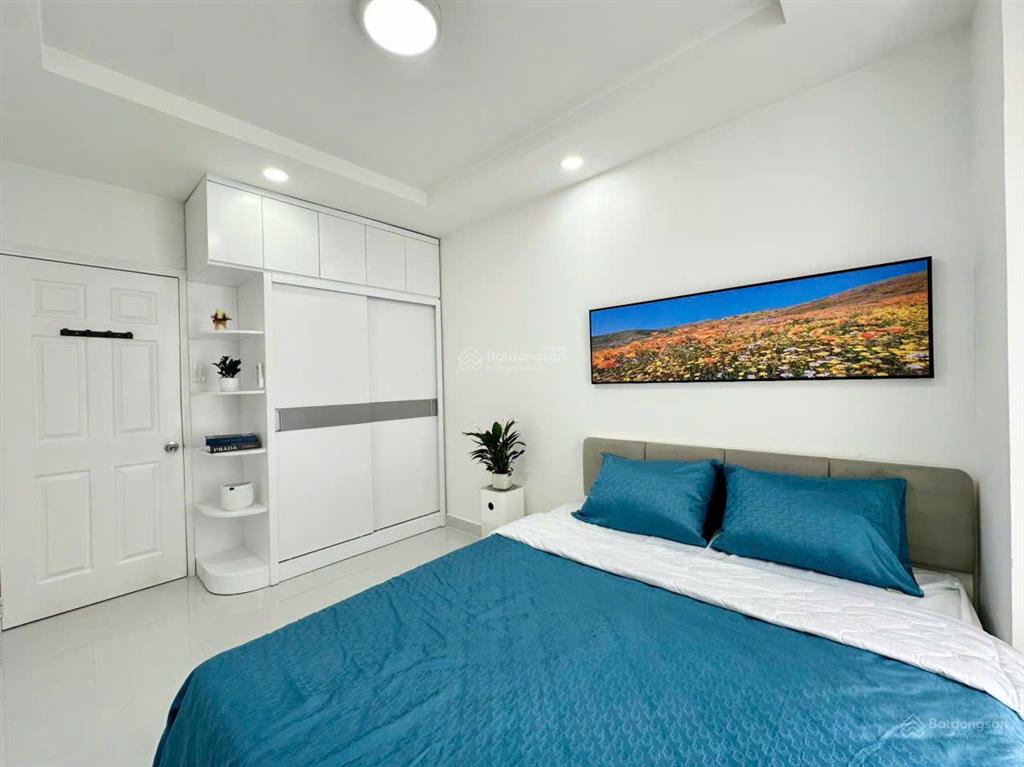 Kẹt tiền bán rất gấp sky garden 2 phú mỹ hưng, 2pn 2wc, lầu 8, giá 5,35 tỷ.  0906 710 *** kim trúc
