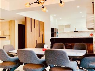 Bán penthouse sky 3, giá tốt nhất thị trường, dt 292m2, 4pn, view bitexco cực đẹp