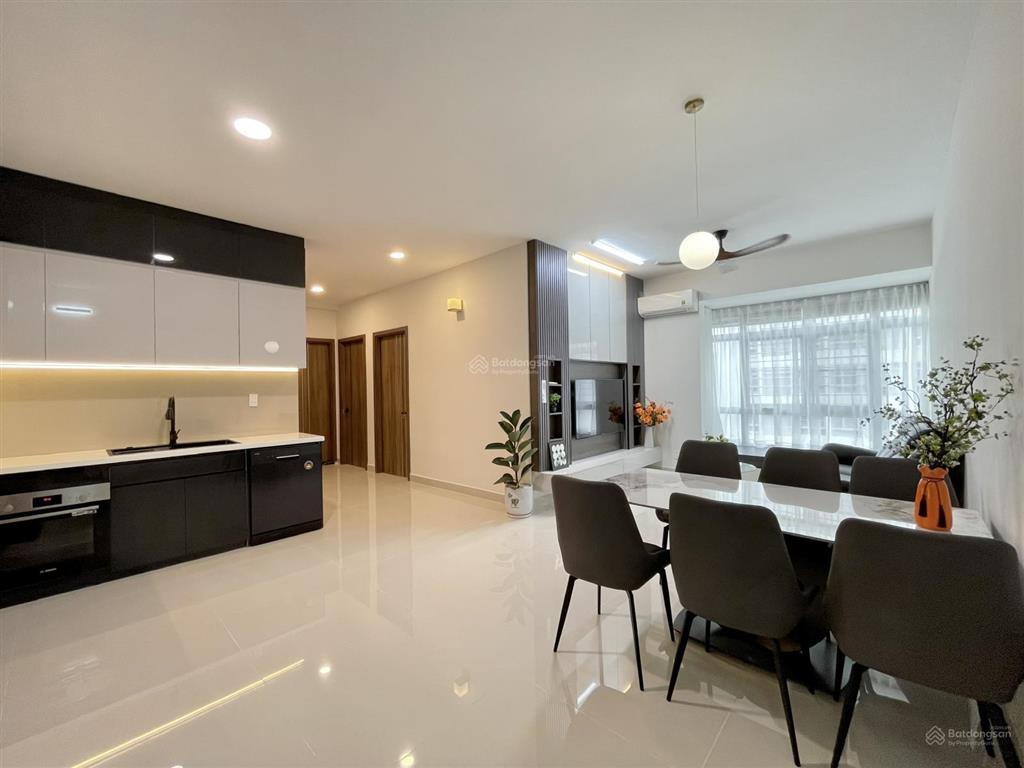 Bán nhanh căn hộ sky 2, 3pn, nhà mới 100%, full nội thất, giá 6.88 tỷ,  0906 710 ***