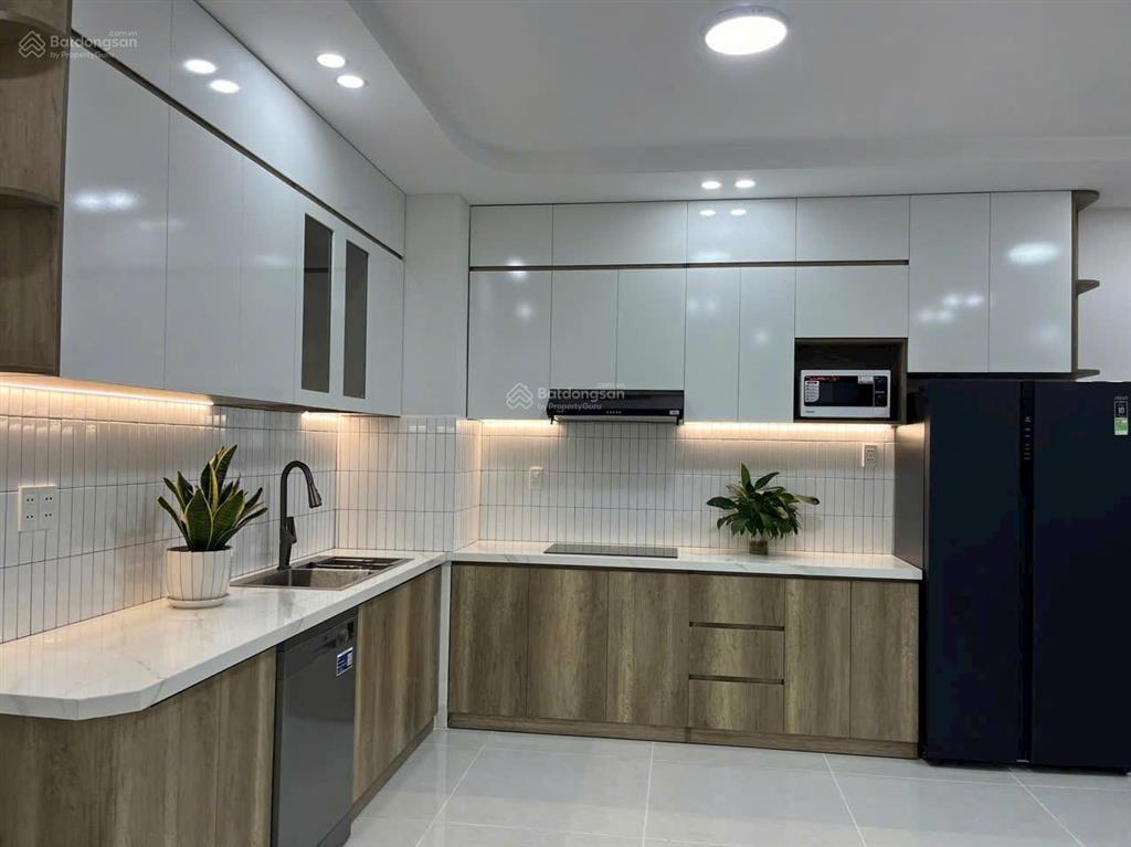 Giá tốt, cần bán gấp sky garden 1, 88m, giá 6,2tỷ 3pn, có hđ thuê lâu dài. trúc 0906 710 ***