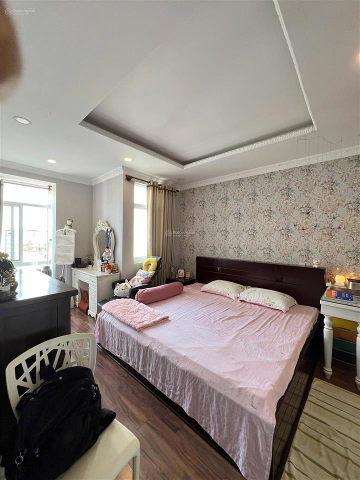 Bán gấp penthouse sky garden 3 giá tốt thị trường 11,5 tỷ, 196m2, 3pn, 3wc.  0906 710 ***