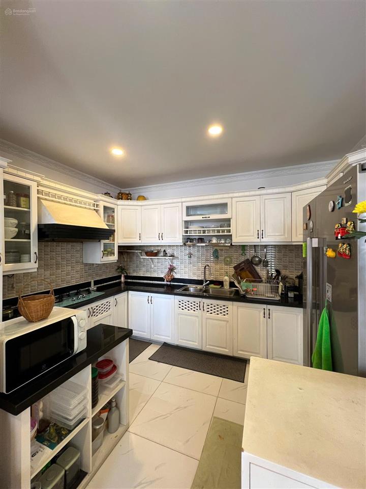 Bán gấp penthouse sky garden 3 giá tốt thị trường 11,5 tỷ, 196m2, 3pn, 3wc.  0906 710 ***