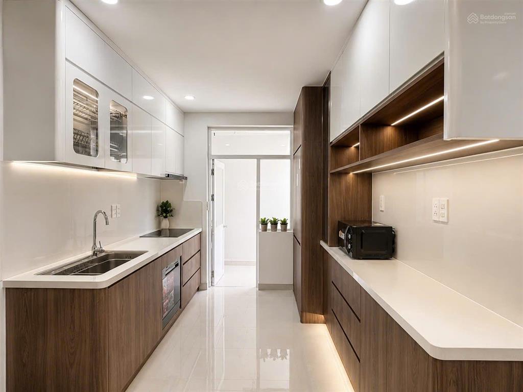 Bán căn hộ sky 3, phú mỹ hưng, q7, dt 69m², 2pn, nhà mới 100%, nội thất cao cấp, tầng cao view đẹp