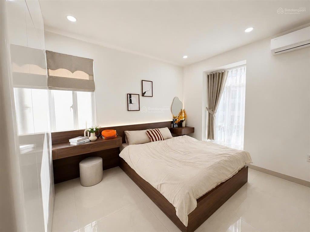 Bán căn hộ sky 3, phú mỹ hưng, q7, dt 69m², 2pn, nhà mới 100%, nội thất cao cấp, tầng cao view đẹp
