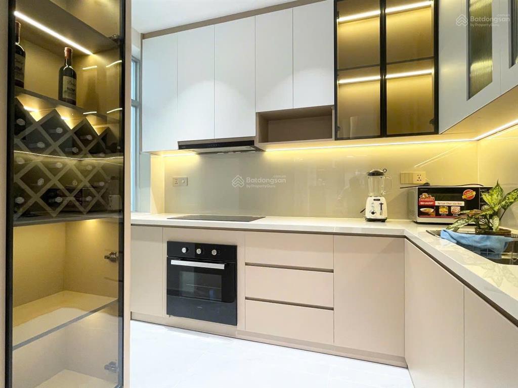 Bán nhanh căn góc sky garden 2, pmh, căn 3pn, full nội thất xịn, giá 6.8 tỷ,  0906 710 ***