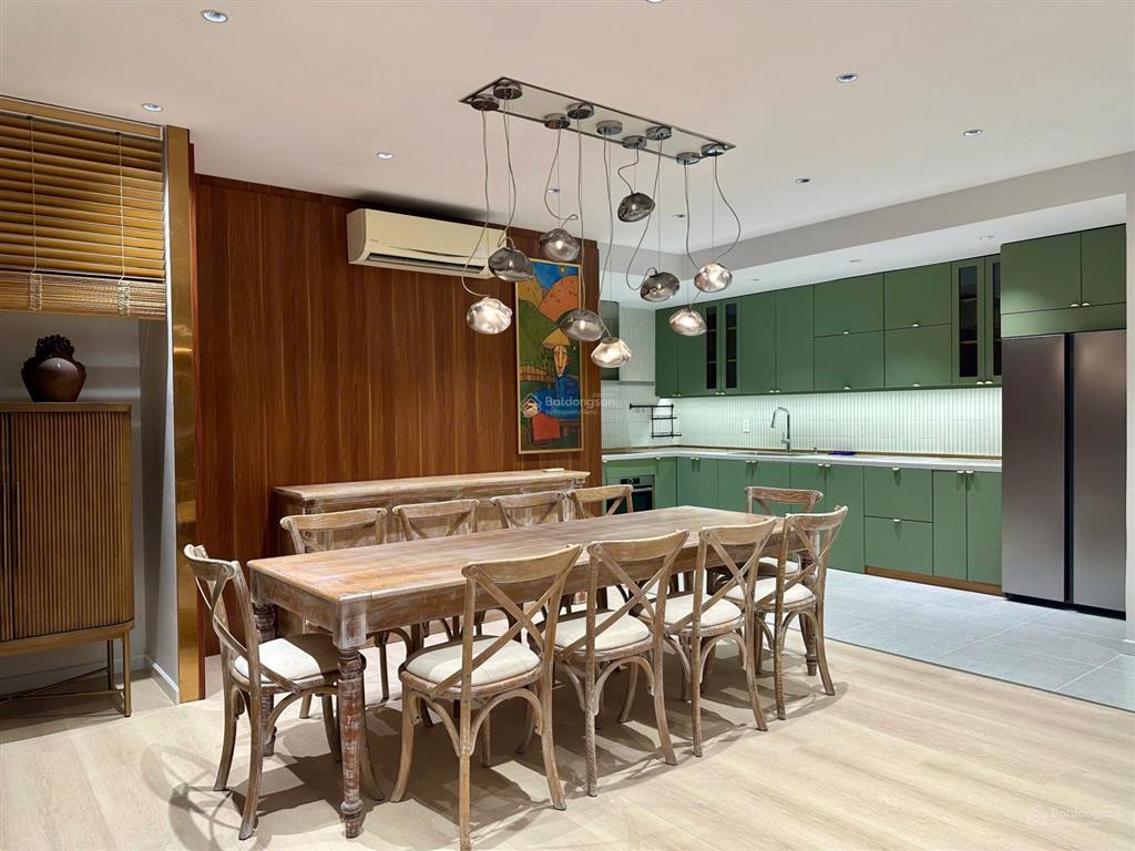 Bán penhouse sky garden 2, phú mỹ hưng, quận 7, dt 324m2, căn hiếm có có 3 sân vườn