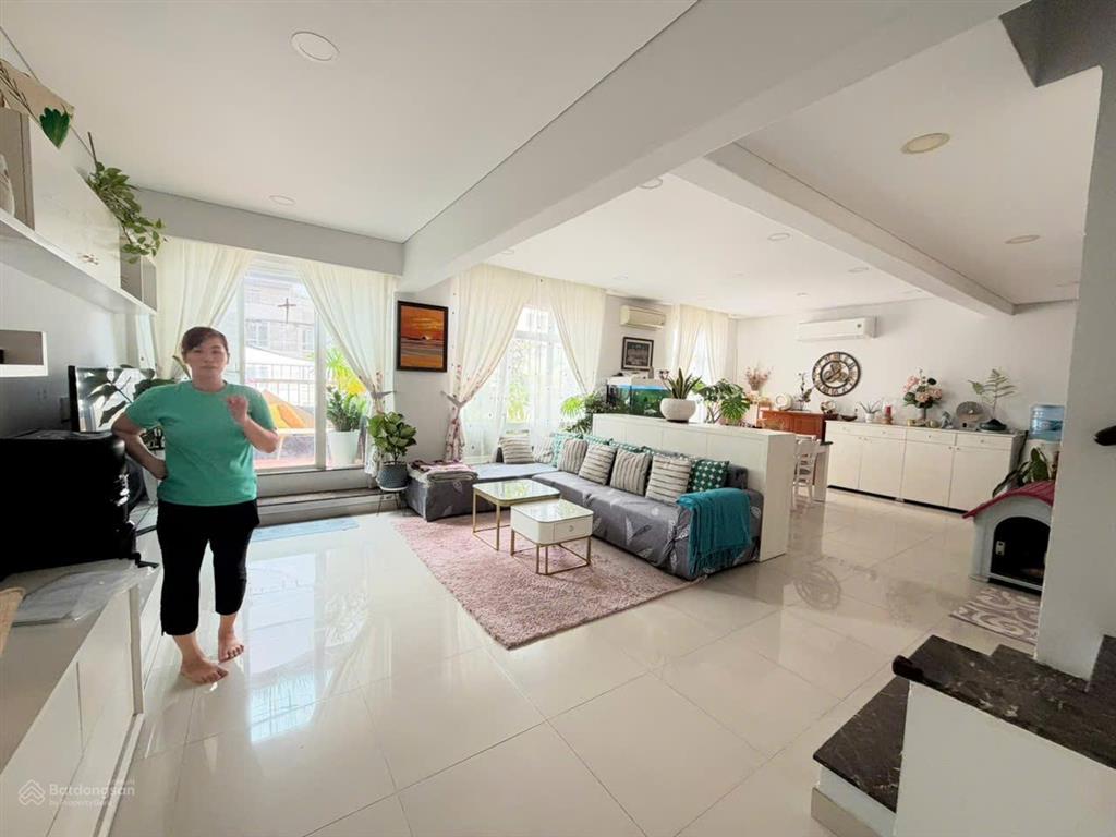 Bán penthouse sky garden 3, tầng 15, thoáng mát, 2 sân rộng rãi,  0906 710 ***  kim trúc