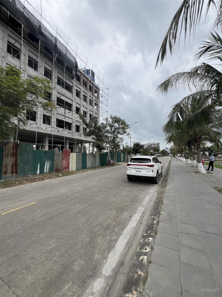 Cho thuê tòa nhà 700m2, 5 tầng đường hoàng quốc việt, hạ long, quảng ninh