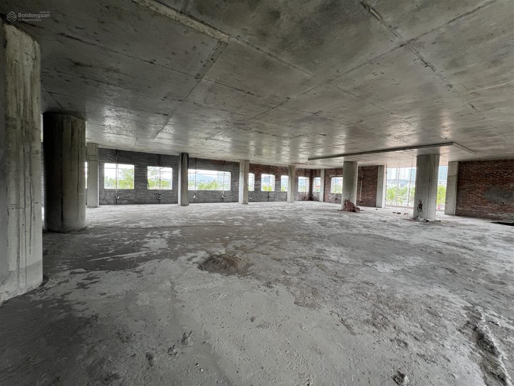 Cho thuê tòa nhà 700m2, 5 tầng đường hoàng quốc việt, hạ long, quảng ninh