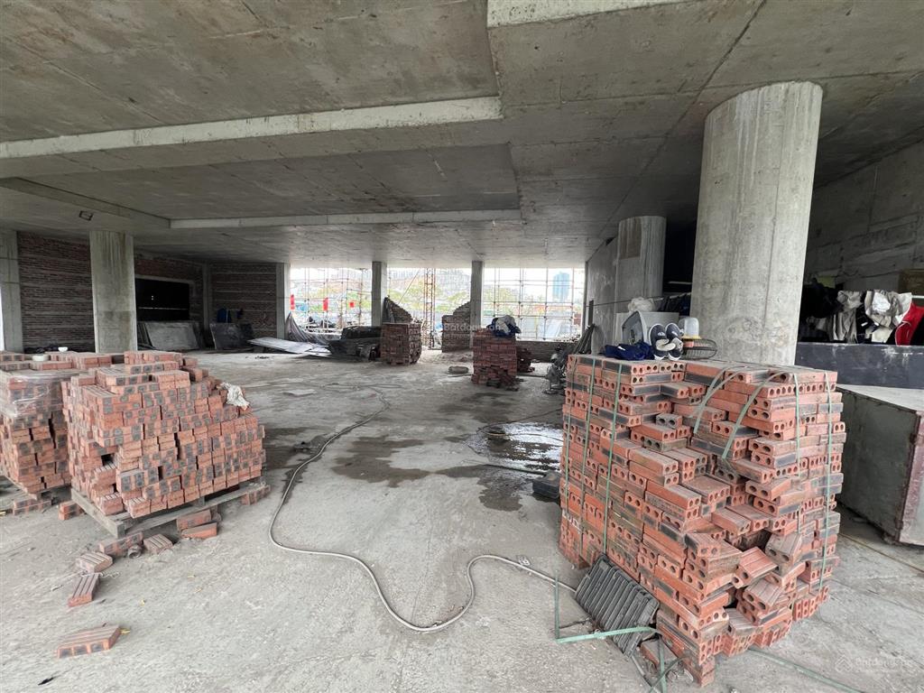 Cho thuê tòa nhà 700m2, 5 tầng đường hoàng quốc việt, hạ long, quảng ninh