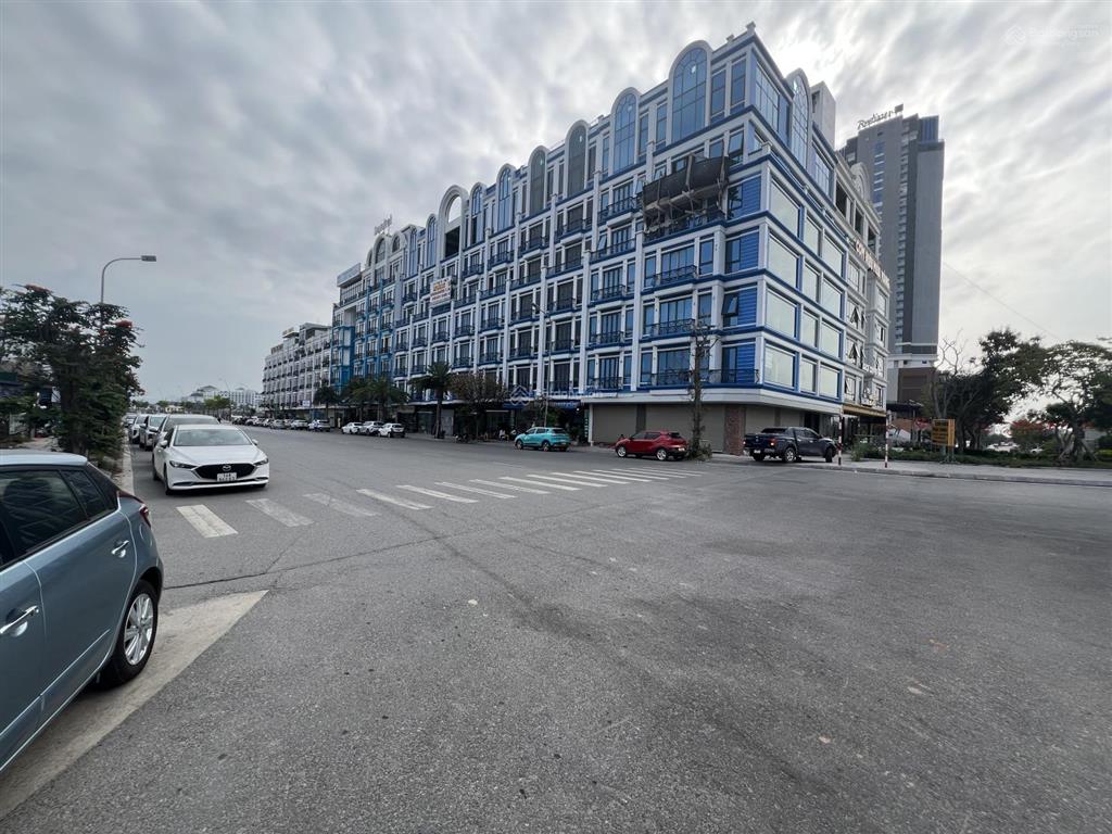 Cho thuê toà nhà 550m2, 5 tầng 2.750m2 sàn trung tâm bãi cháy, hạ long