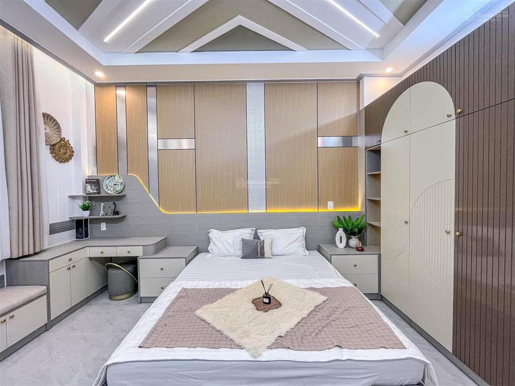 Nhà tân cổ điển hai tầng sang trọng đẳng cấp kế bên thpt an khánh