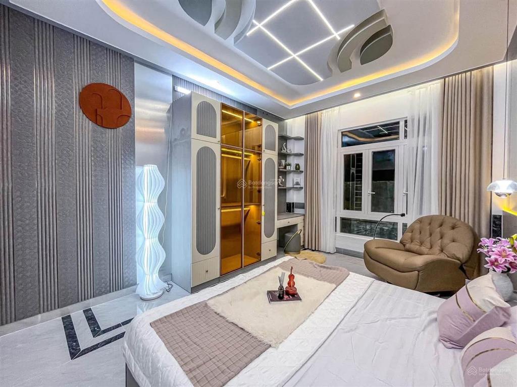 Nhà tân cổ điển hai tầng sang trọng đẳng cấp kế bên thpt an khánh