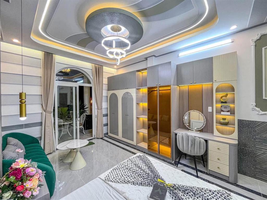 Nhà tân cổ điển hai tầng sang trọng đẳng cấp kế bên thpt an khánh