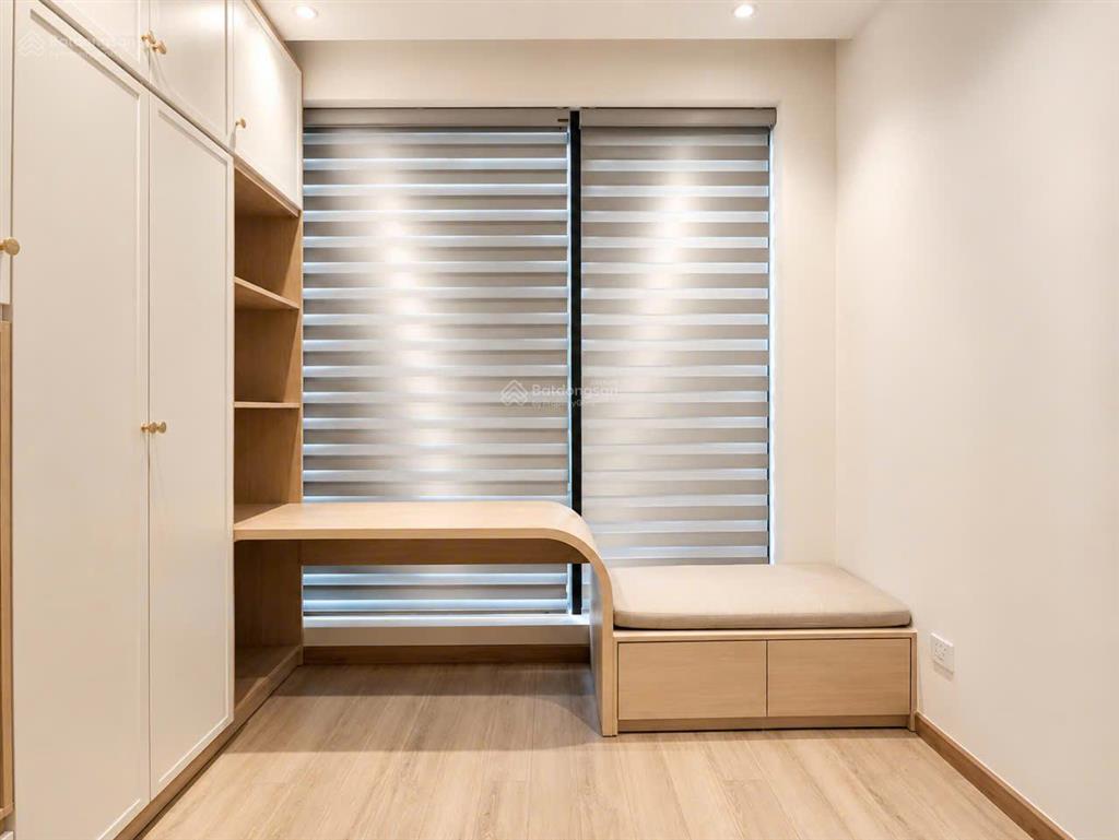 Cần bán nhanh căn 1+, view biển tầng cao, mới làm xong nội thất cao cấp, chưa ai ở, nguyên rin