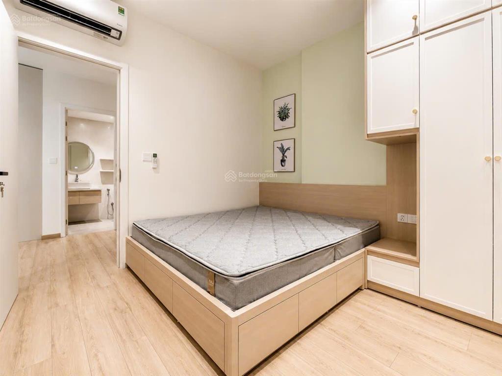Cần bán nhanh căn 1+, view biển tầng cao, mới làm xong nội thất cao cấp, chưa ai ở, nguyên rin