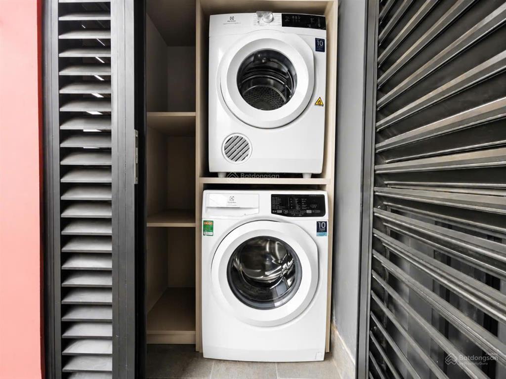 Cần bán nhanh căn 1+, view biển tầng cao, mới làm xong nội thất cao cấp, chưa ai ở, nguyên rin