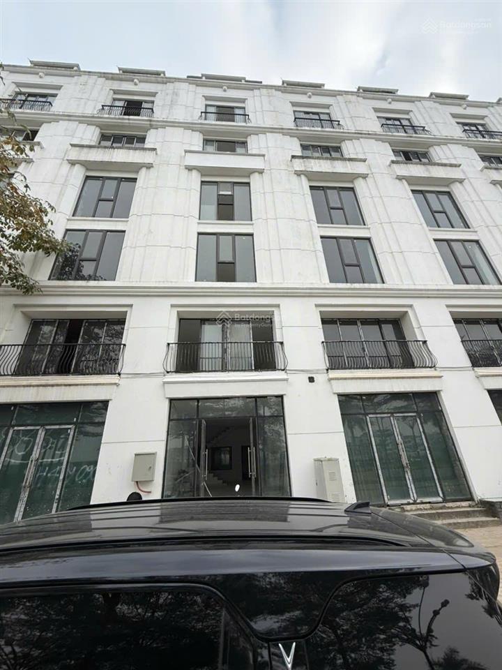 Chính chủ cho thuê shophouse 7 tầng, mặt đường 54m