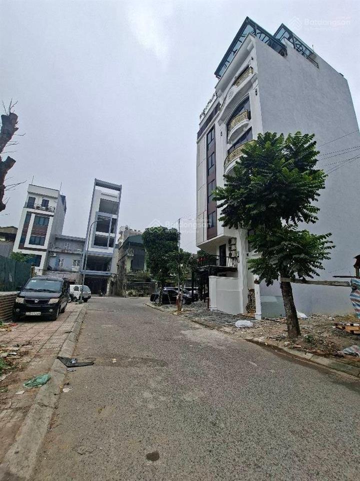 Đất phân lô trần đăng khoa, long biên, vỉa hè ô tô tránh thông, view hồ công viên, nhiều tiện ích.