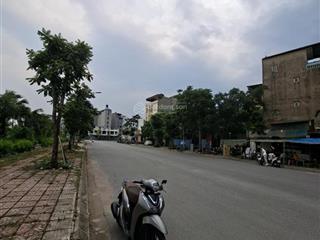 Nhà mặt phố nguyễn văn cừ 240m2. mặt tiền 14m. doanh thu 1,2 tỷ/năm. khuôn đất đẹp nở hậu, 2 thoáng