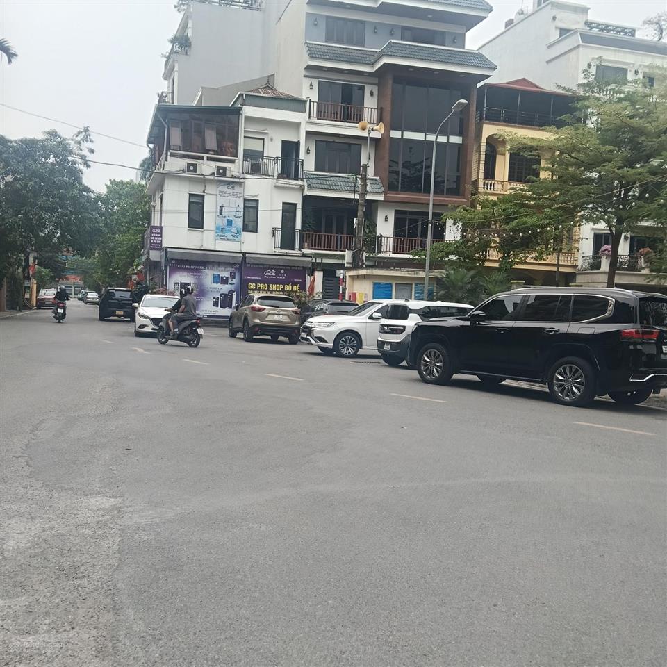 Nhà cũ phân lô phố lâm hạ, long biên, ngay hồ công viên, nhà thoáng mát, thông tứ tung