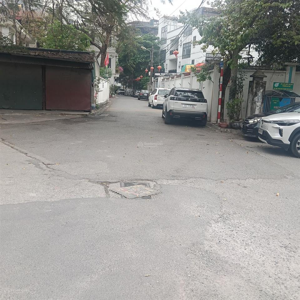 Nhà cũ phân lô phố lâm hạ, long biên, ngay hồ công viên, nhà thoáng mát, thông tứ tung