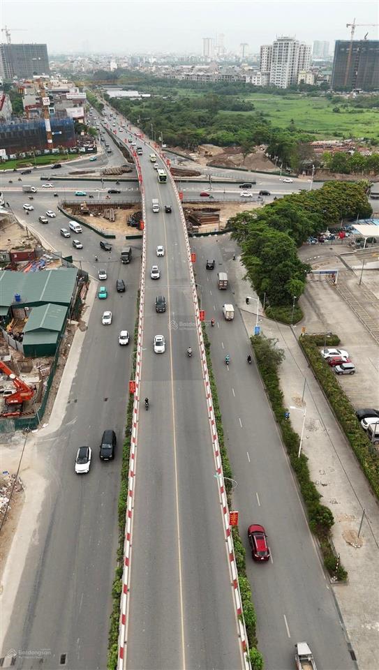 Nhà mặt phố nguyễn văn cừ 240m2. mặt tiền 14m. doanh thu 1,2 tỷ/năm. khuôn đất đẹp nở hậu, 2 thoáng