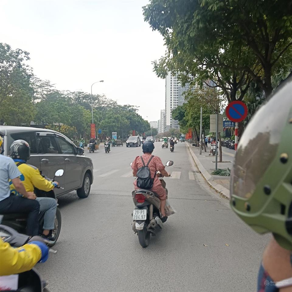Nhà mặt phố nguyễn văn cừ 240m2. mặt tiền 14m. doanh thu 1,2 tỷ/năm. khuôn đất đẹp nở hậu, 2 thoáng