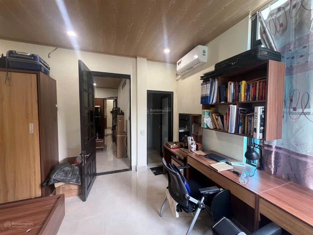 Trung tâm ngọc lâm, long biên,3 bước ra phố, đủ tiện ích,bài phút sang phố cổ, hơn 8tỷ thương lượng
