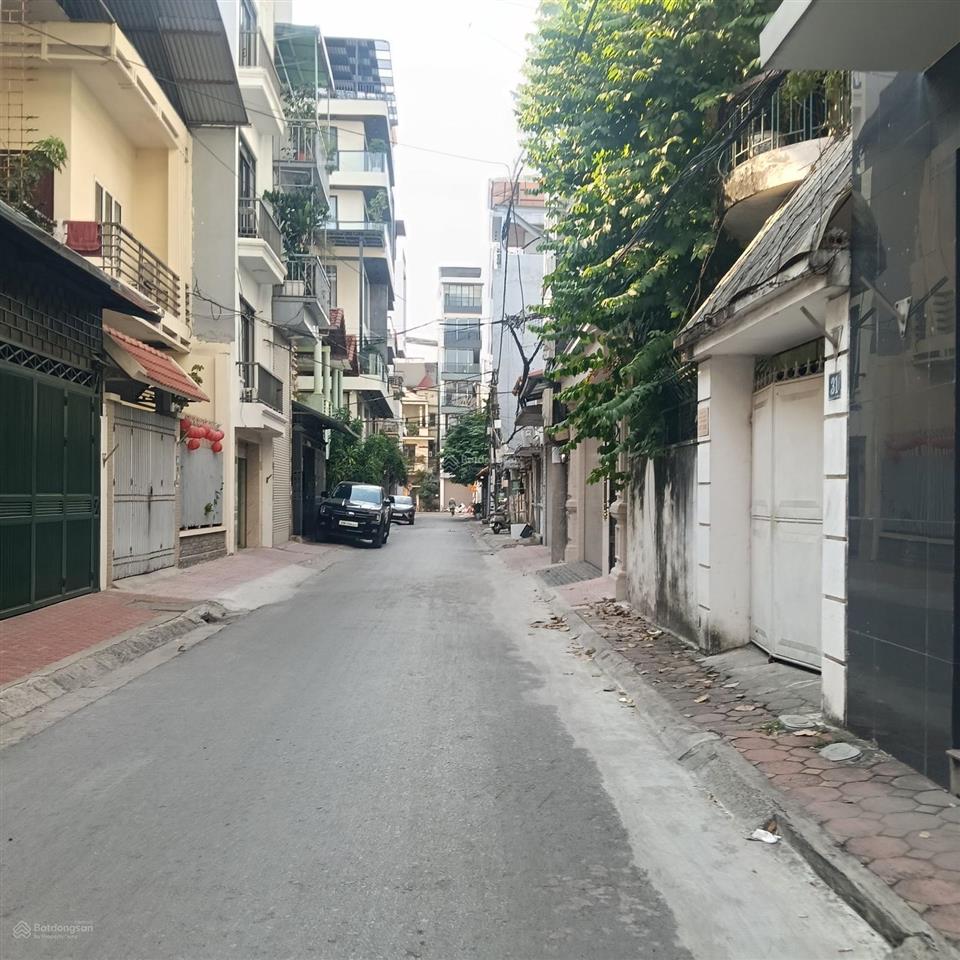 Nhà phố nguyễn sơn,long biên, giữa trung tâm,sầm uất, vỉa hè,ô tô tránh thông tứ tung, nội thất xịn
