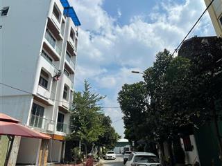 Đất phân lô hoa động, long biên, vỉa hè 3 ô tô tránh, thông số vàng, kinh doanh, gần hồ công viên.