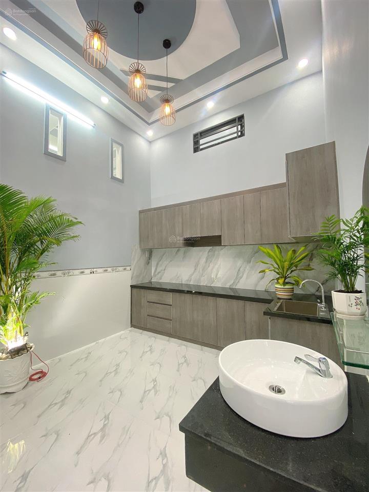 Bán nhà lầu mới hoàn thiện nhà có 4 p ngủ sân đậu được oto 7 chỗ nhà nhánh đ huỳnh thị nở