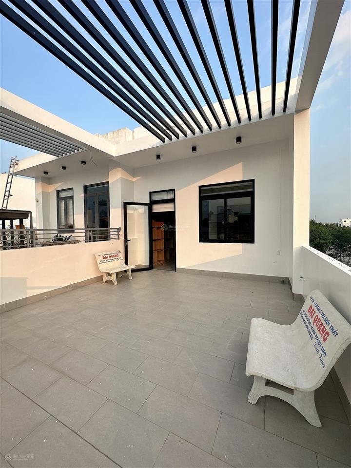 Nhà 1 trệt 2 lầu kiên cố có sân thượng mặt tiền kinh doanh đường d13 trục chính kdc hồng loan