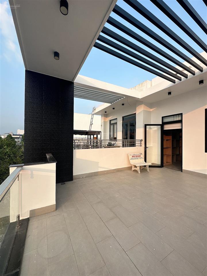 Nhà 1 trệt 2 lầu kiên cố có sân thượng mặt tiền kinh doanh đường d13 trục chính kdc hồng loan