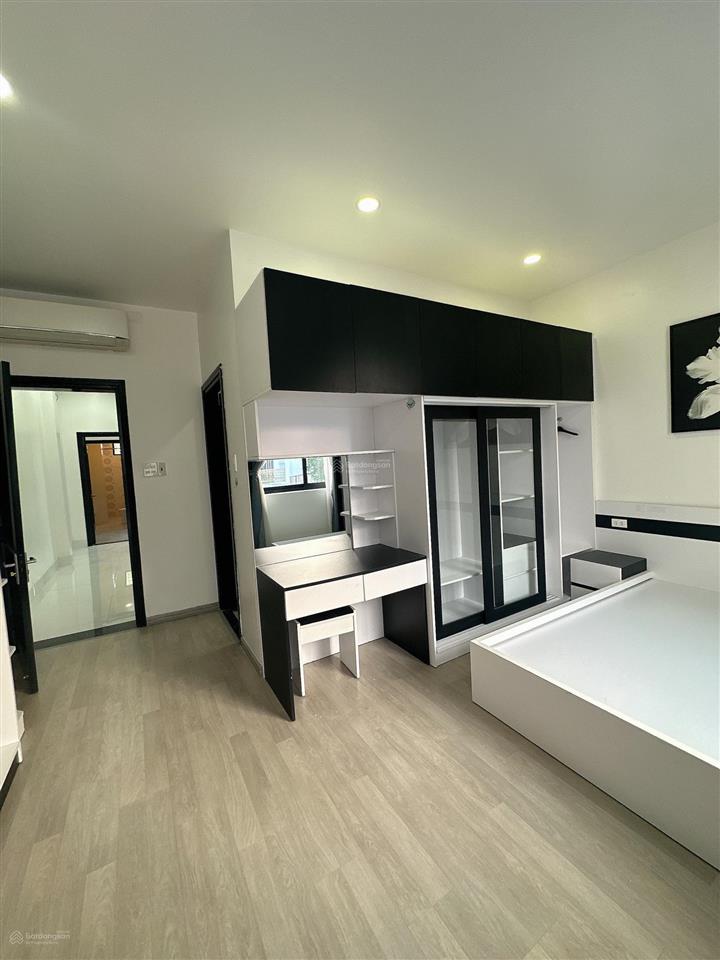 Nhà 1 trệt 2 lầu kiên cố có sân thượng mặt tiền kinh doanh đường d13 trục chính kdc hồng loan
