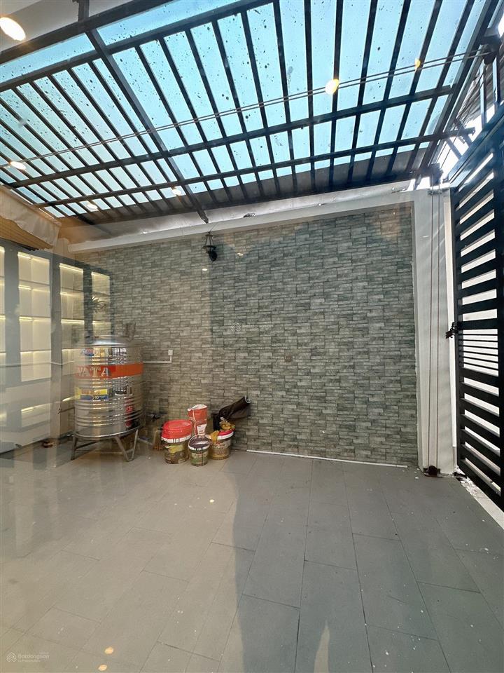 Nhà 1 trệt 2 lầu kiên cố có sân thượng mặt tiền kinh doanh đường d13 trục chính kdc hồng loan