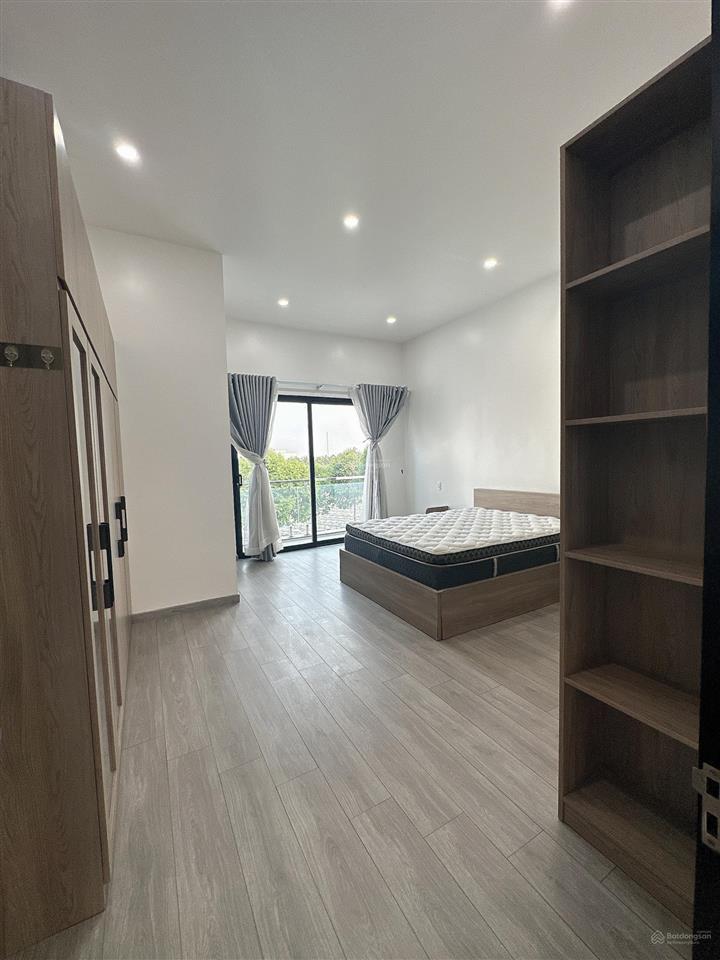 Nhà 1 trệt 2 lầu kiên cố có sân thượng mặt tiền kinh doanh đường d13 trục chính kdc hồng loan