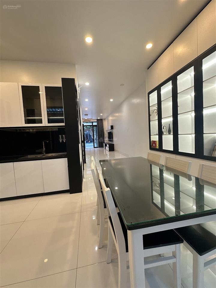 Nhà 1 trệt 2 lầu kiên cố có sân thượng mặt tiền kinh doanh đường d13 trục chính kdc hồng loan