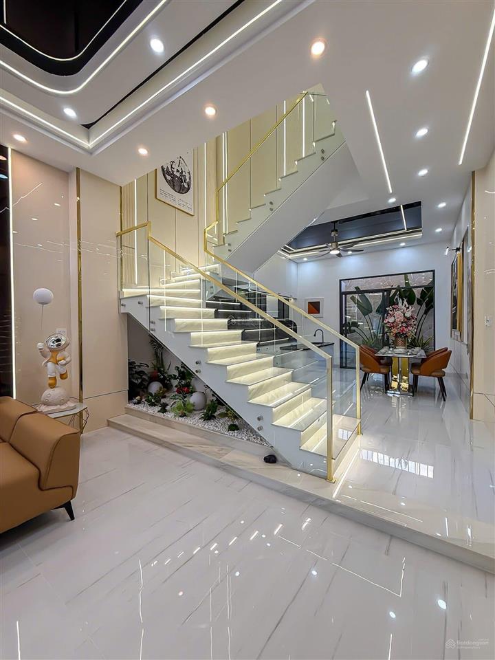 Nhà 1 trệt 2 lầu mới hoàn thiện hiện đại đường d14 kdc hồng loan 6a gần bệnh viện đh nam cần thơ
