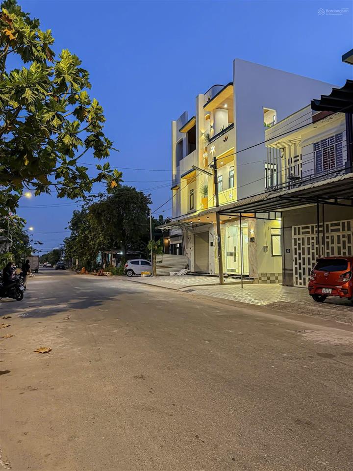 Nhà 1 trệt 2 lầu mới hoàn thiện hiện đại đường d14 kdc hồng loan 6a gần bệnh viện đh nam cần thơ